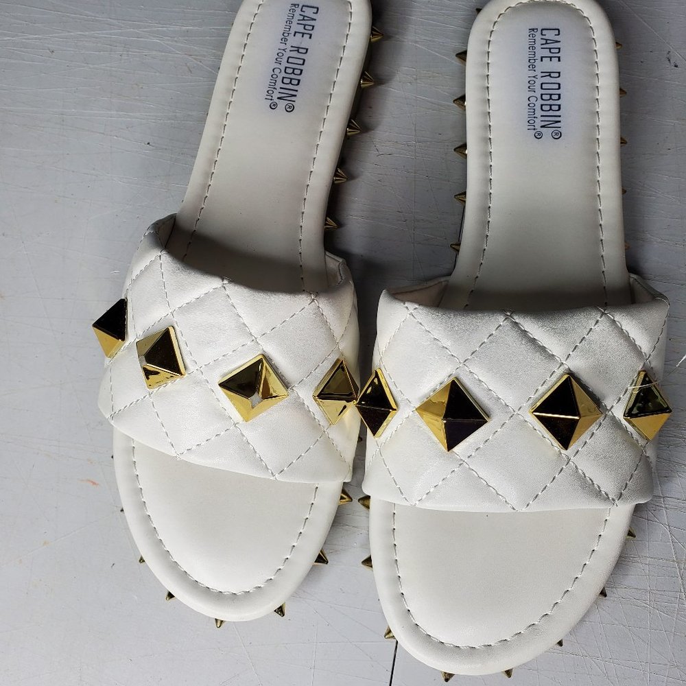 Cape Robbin Jest studded sandals white size 10